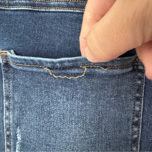 Spanx pull on medium wash lightly distressed skinny jean Size Large - Picture 5 of 7